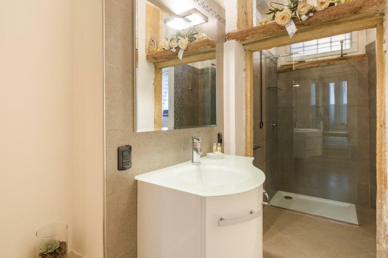 Residenza Arena Apartment เวโรนา ภายนอก รูปภาพ